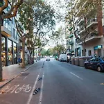 2Sic1033 - Bright Flat Near Sagrada Familia